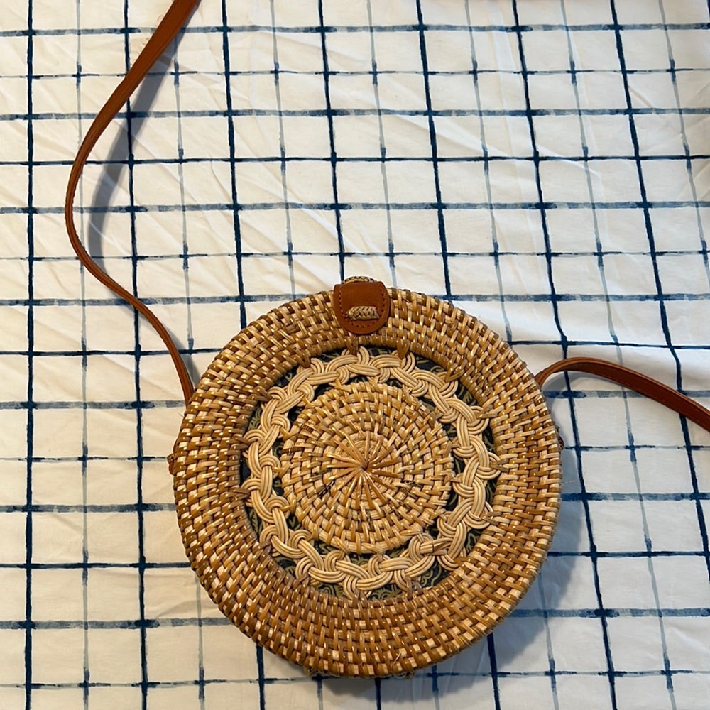 Small circle straw bag